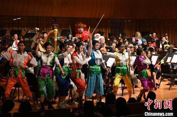 “音樂奇妙夜”西安上演歌者、樂手化身“卡通人”