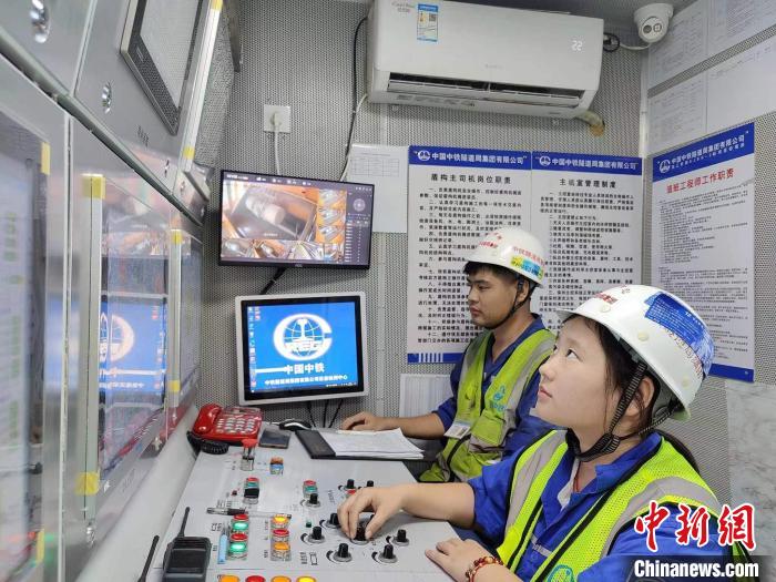 中國最大水壓、最大埋深海底隧道工程建設(shè)快速推進(jìn)