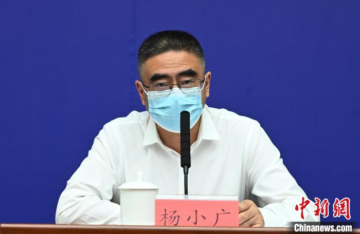 成都市政府副秘書長、市衛(wèi)健委主任楊小廣?！“苍?攝