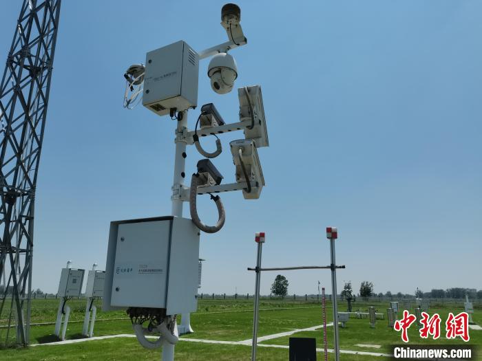 壽縣國家氣候觀象臺(tái)內(nèi)各種觀測設(shè)備。　吳然 攝