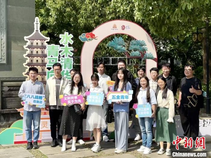 宣講團(tuán)成員在永康市合影?！吴晫?攝