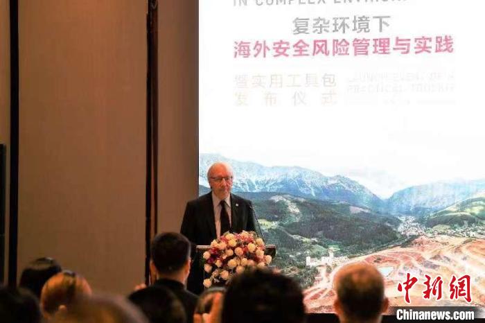 圖為紅十字國際委員會主席中國事務(wù)個(gè)人特使、東亞地區(qū)代表處主任蒂埃里·梅拉致辭?！〖t十字國際委員會供圖