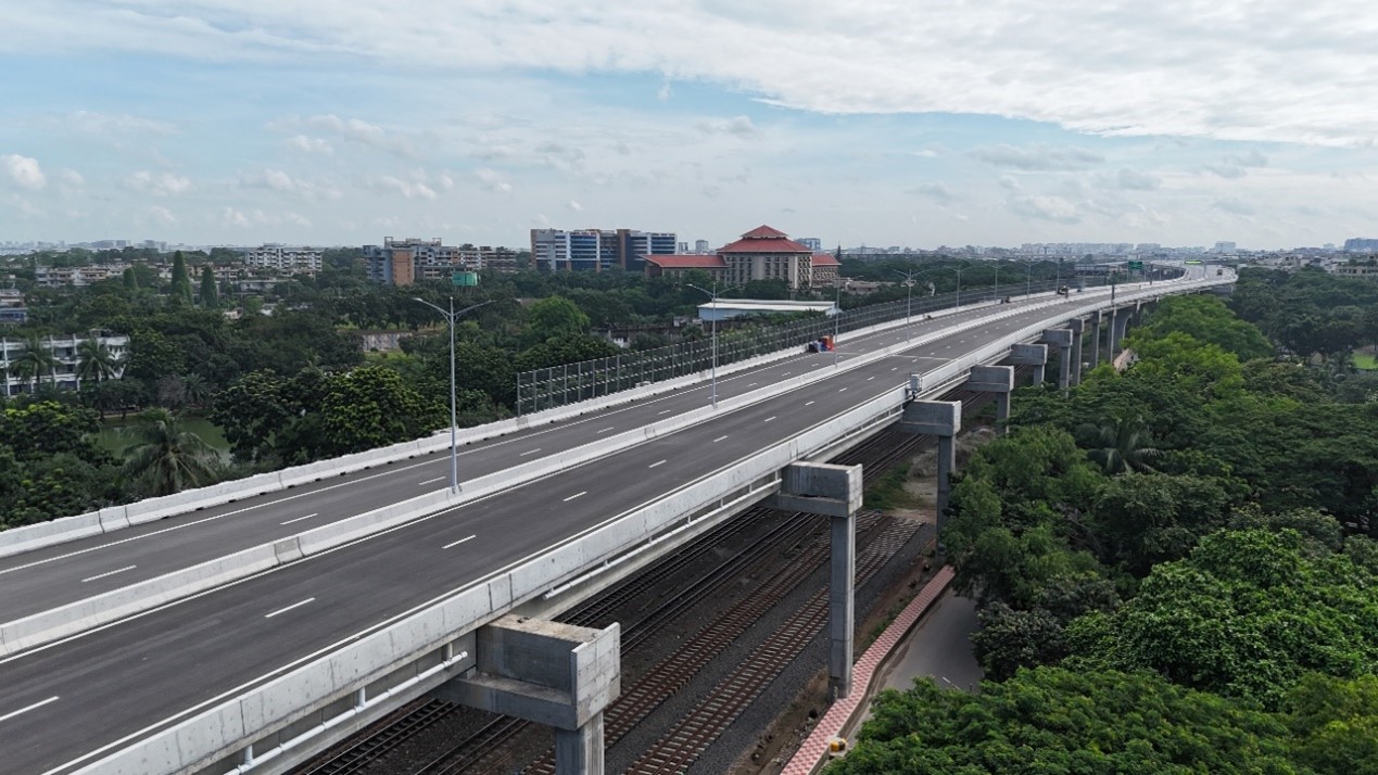孟加拉國達(dá)卡機(jī)場高架快速路項目。鄭小忠攝