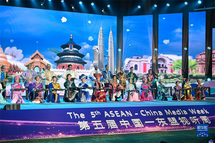 10月21日，在馬來(lái)西亞行政首都普特拉賈亞，演員在第五屆中國(guó)—東盟視聽(tīng)周開(kāi)幕活動(dòng)上表演。新華社記者 程一恒 攝