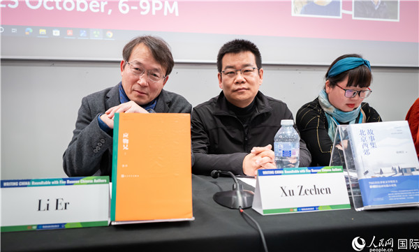 作家李洱、徐則臣分別以自己的作品為基礎(chǔ)，介紹了鄉(xiāng)土文學(xué)和城市文學(xué)。郭錦標(biāo)攝