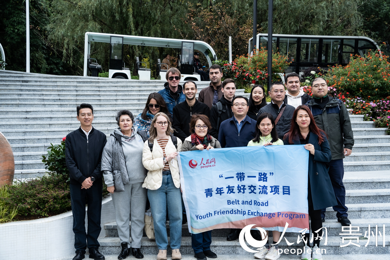 合影留念。人民網 陽茜攝