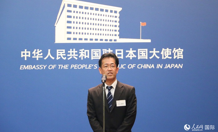 導(dǎo)師代表、東京大學(xué)教授內(nèi)山真伸發(fā)表致辭。人民網(wǎng) 許可攝