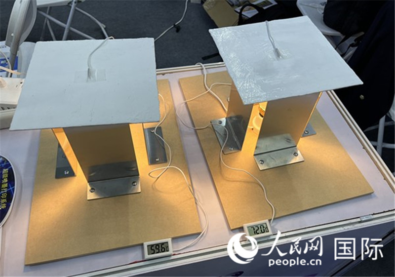 氣凝膠隔熱材料應用效果展示。（人民網記者 陳思攝）