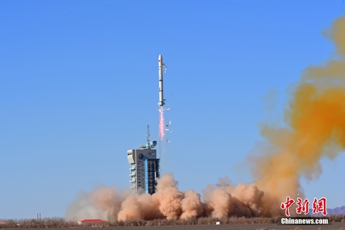 北京時間2023年11月16日11時55分，我國在酒泉衛(wèi)星發(fā)射中心使用長征二號丙運載火箭，成功將新一代海洋水色觀測衛(wèi)星發(fā)射升空，衛(wèi)星順利進入預定軌道，發(fā)射任務獲得圓滿成功。此次任務是長征系列運載火箭第497次飛行。汪江波 攝
