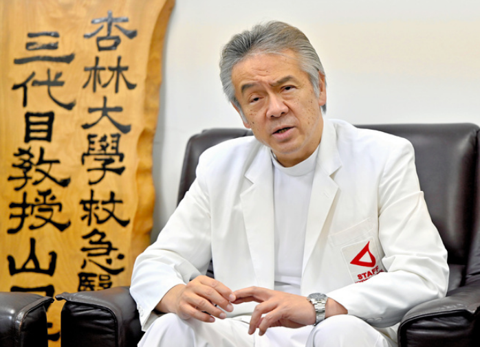 日本杏林大學(xué)醫(yī)學(xué)部教授山口芳裕。（圖片來(lái)源：《朝日新聞》）