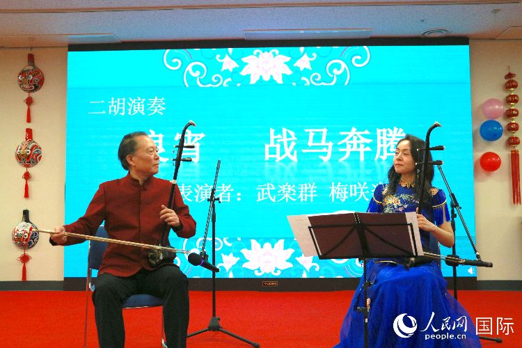 二胡合奏。人民網(wǎng) 許可攝