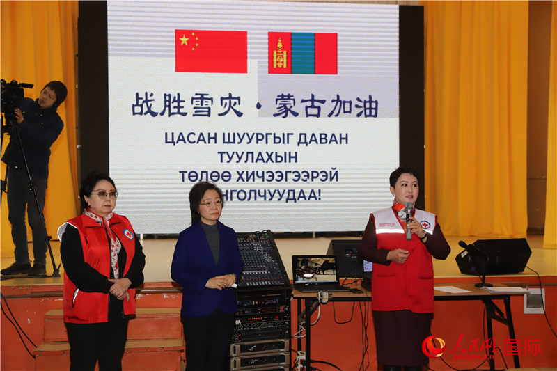 3月18日，巴特策策格（右）外長致辭。人民網(wǎng)記者 霍文攝
