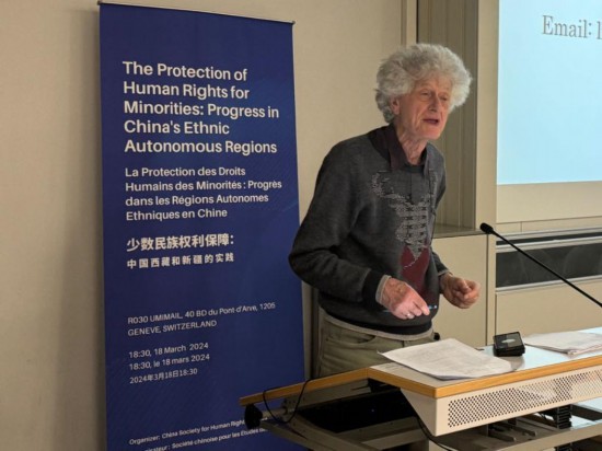 3月18日，由中國人權(quán)研究會主辦的“少數(shù)民族權(quán)利保障：中國西藏和新疆實踐”主題講座在瑞士日內(nèi)瓦舉行。圖為比利時知名藏學家安德烈·拉克魯瓦在講座上發(fā)言。新華社記者石松攝