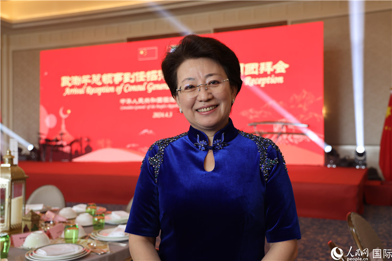 中國駐迪拜第十一任總領(lǐng)事歐渤芊。人民網(wǎng) 閆夢攝