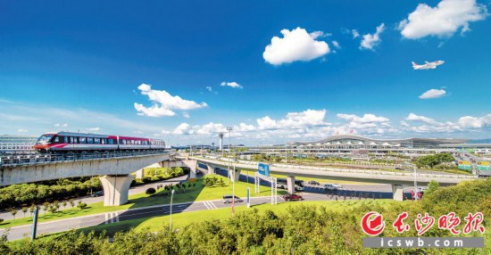　　根據(jù)《實施意見》，長沙將建設聯(lián)通世界的航空樞紐，打造輻射全國的鐵路樞紐，深化綜合交通協(xié)調(diào)機制。    資料圖片