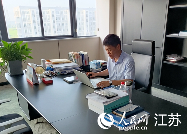 江蘇海安市2021年引進(jìn)的高端人才朱涼偉博士。人民網(wǎng)記者 王繼亮攝