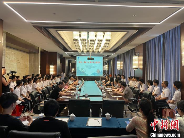 閩臺(tái)古琴技藝培訓(xùn)交流活動(dòng)同步舉行?！∪~國寶 攝