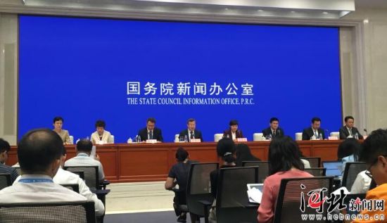 8月26日，國務(wù)院新聞辦召開國務(wù)院政策例行吹風(fēng)會。圖為吹風(fēng)會現(xiàn)場。 記者李巍攝