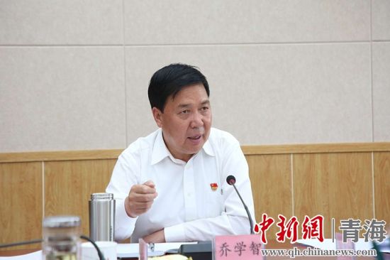 圖為黃南州州長(zhǎng)喬學(xué)智講話。黃宣攝