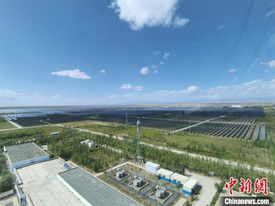  圖為塔拉灘光伏產(chǎn)業(yè)園區(qū)?！∑钤鲚怼z