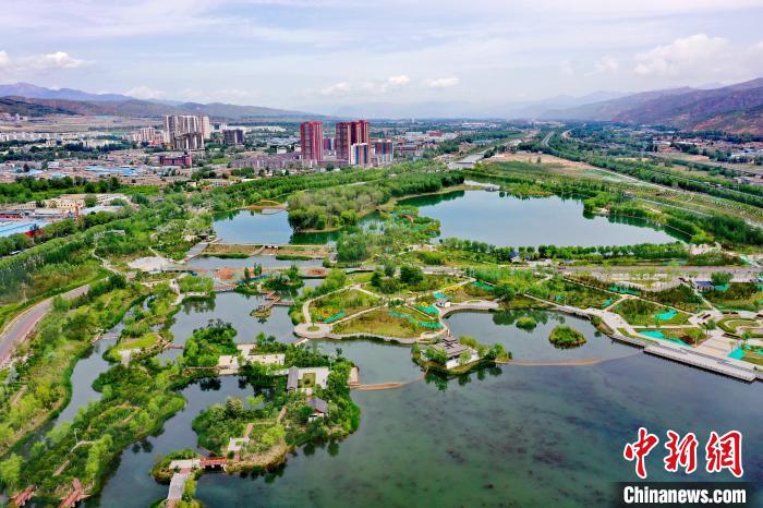 西北城市西寧立生態(tài)文明高地新典范：“一城山水、百園千姿”