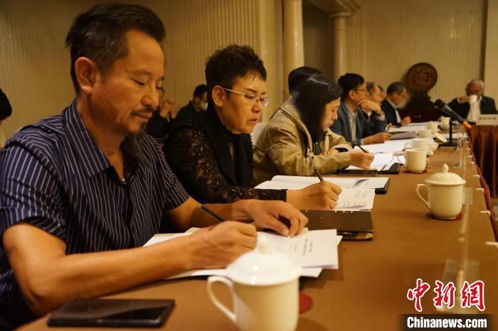 圖為座談會現(xiàn)場?！∨擞隄?攝