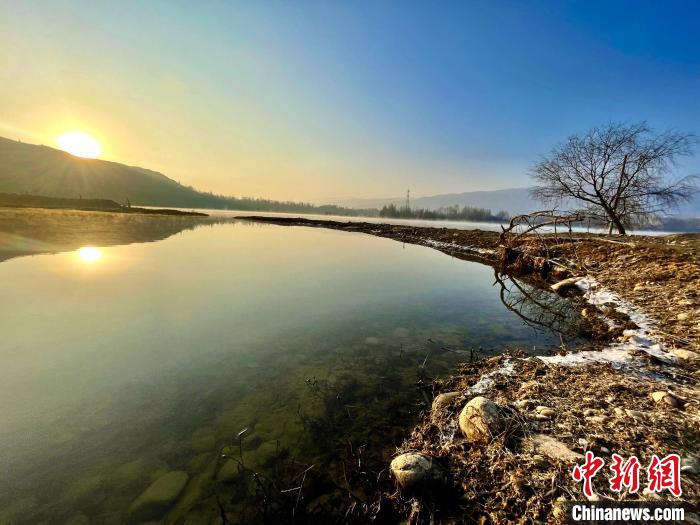 圖為青海省化隆縣黃河濕地景色?！±钣穹?攝