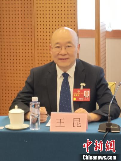 圖為全國(guó)政協(xié)委員，農(nóng)工黨青海省委會(huì)主委王昆?！∈茉L者供圖