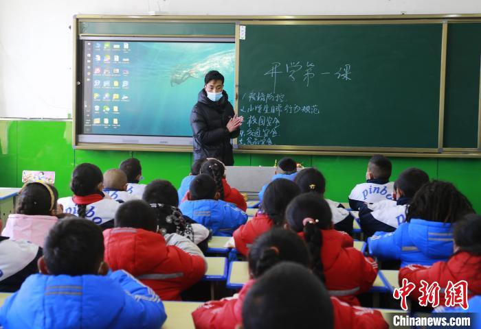 圖為學(xué)生正在上課?！●R銘言 攝