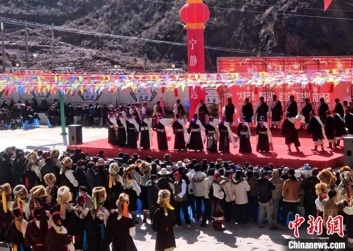 文藝活動(dòng)全景?！∶⒖悼h委宣傳部供圖