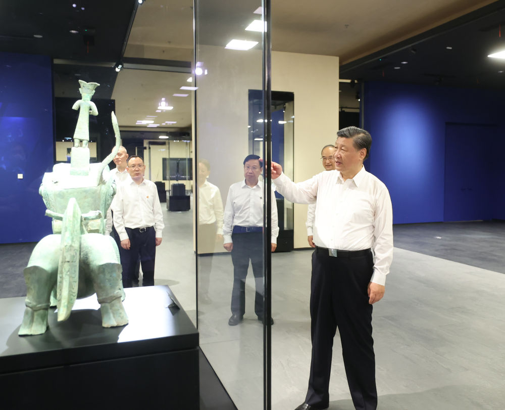 2023年7月26日，習近平總書記在四川省德陽市考察了三星堆博物館，了解當地歷史文化遺址發(fā)掘研究、文物保護修復等情況。
