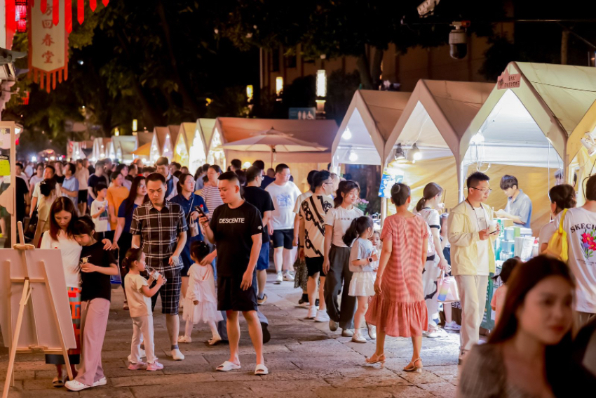 本屆中國大運河廟會吸引不少市民游客前來參觀游玩。拱墅區(qū)委宣傳部供圖