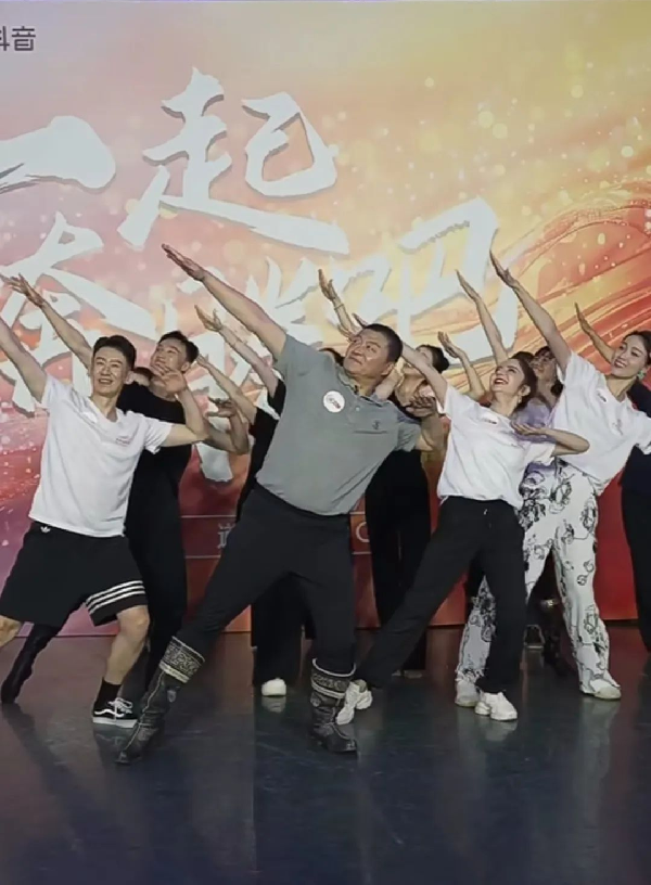 講好中華民族共同體故事，讓網(wǎng)絡(luò)“連心”更“聚心”