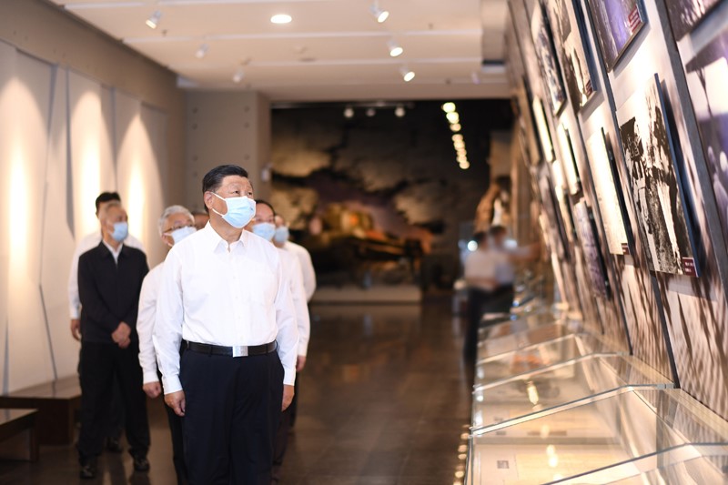 2022年8月16日至17日，中共中央總書記、國家主席、中央軍委主席習(xí)近平在遼寧考察。這是16日下午，習(xí)近平在錦州市考察遼沈戰(zhàn)役紀(jì)念館。 新華社記者 燕雁 攝