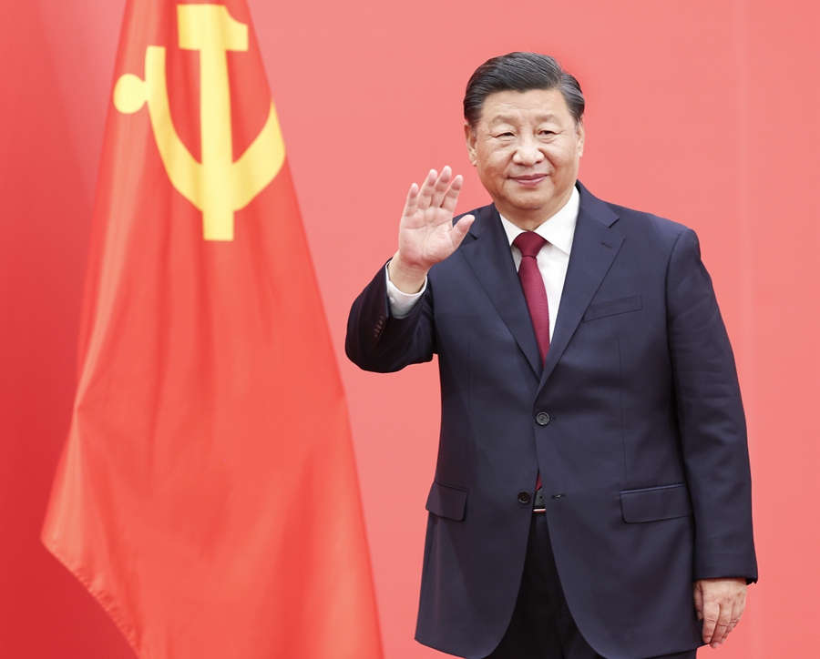 2022年10月23日，習近平在北京人民大會堂同采訪中共二十大的中外記者親切見面。