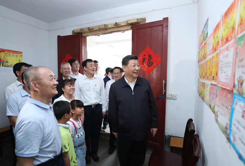 2019年5月20日，習(xí)近平總書記在江西省贛州市于都縣梓山鎮(zhèn)潭頭村看望村民孫觀發(fā)一家人。