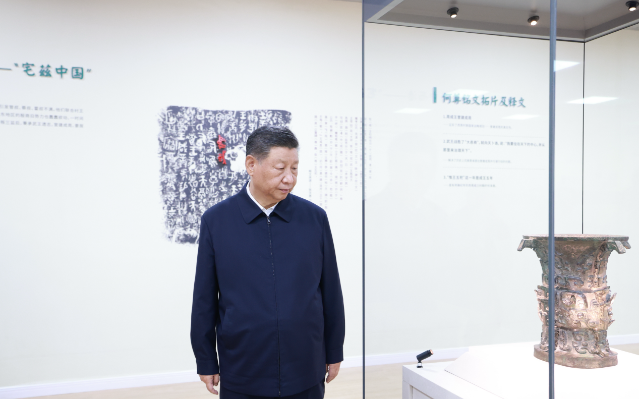 2024年9月10日，習(xí)近平總書記在前往甘肅考察途中，來(lái)到陜西寶雞參觀寶雞青銅器博物院。