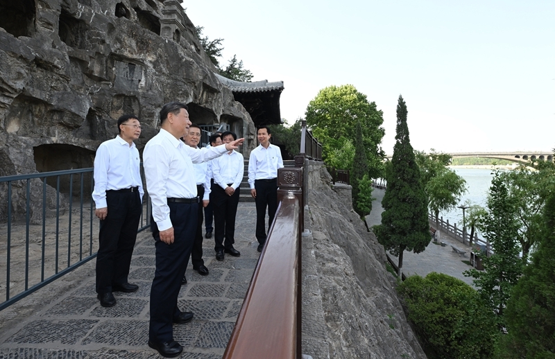 2025年5月19日至20日，中共中央總書記、國家主席、中央軍委主席習近平在河南考察。這是19日下午，習近平在洛陽龍門石窟考察。新華社記者 謝環(huán)馳 攝