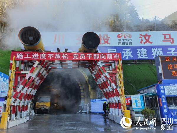 獅子坪隧道口。郭瑩 攝