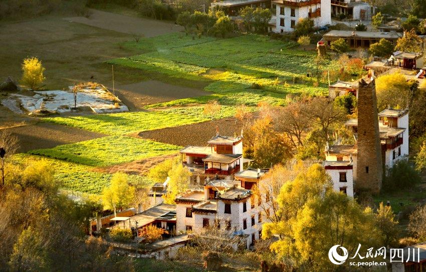 丹巴美景。李永安攝