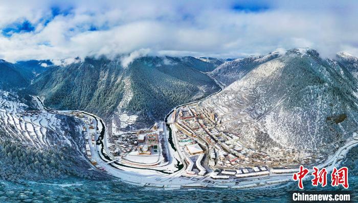 壤塘的雪后美景?！∪捞量h融媒體中心供圖