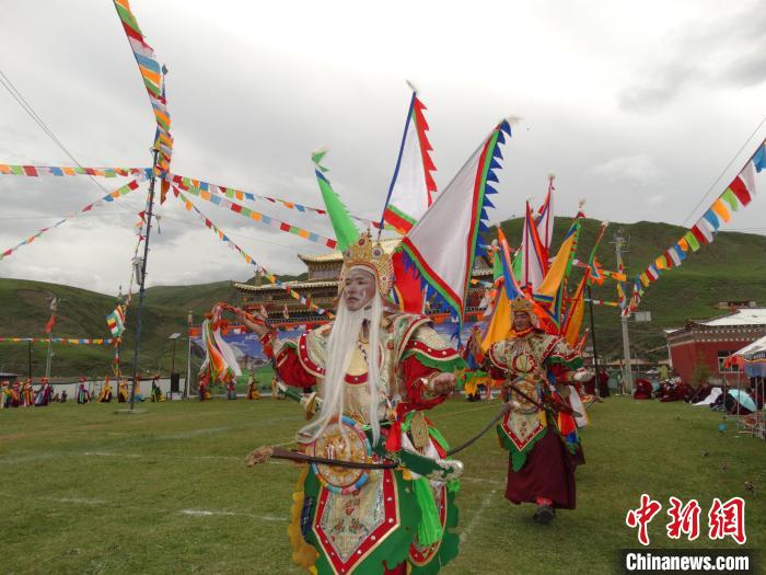 圖為演員進(jìn)行表演?！“喱斂h文體旅游廣電局 供圖