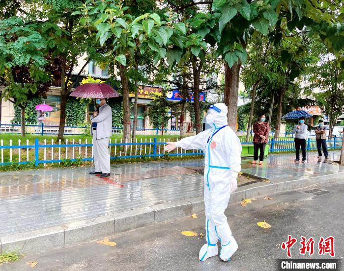 高原小城青海尖扎抗疫見聞：柔肩亦可擔(dān)重任，夫妻檔聞令而動(dòng)