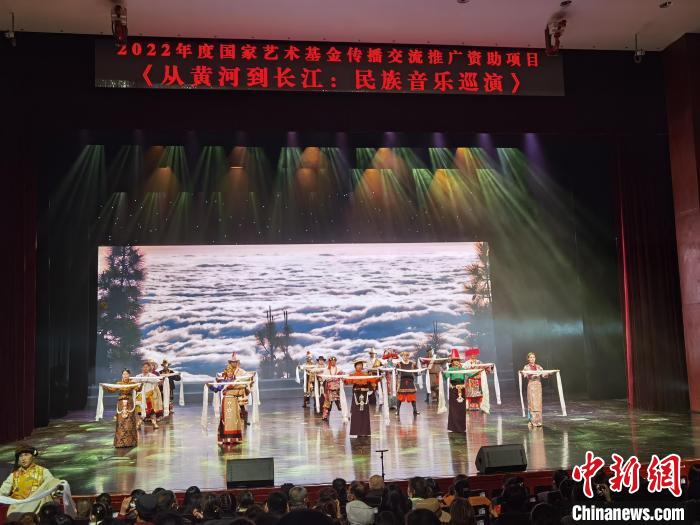 圖為演出現(xiàn)場。　潘雨潔 攝