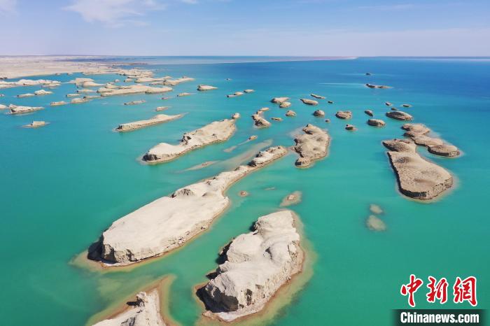 航拍青海大柴旦烏素特水上雅丹奇特景觀?！●R銘言 攝