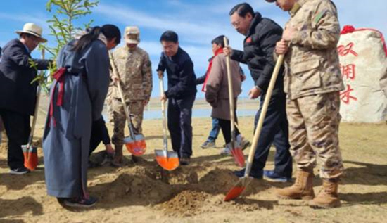 保護(hù)黃河干支流域生態(tài)，軍地共建“雙擁林”防護(hù)帶。四川省退役軍人事務(wù)廳供圖