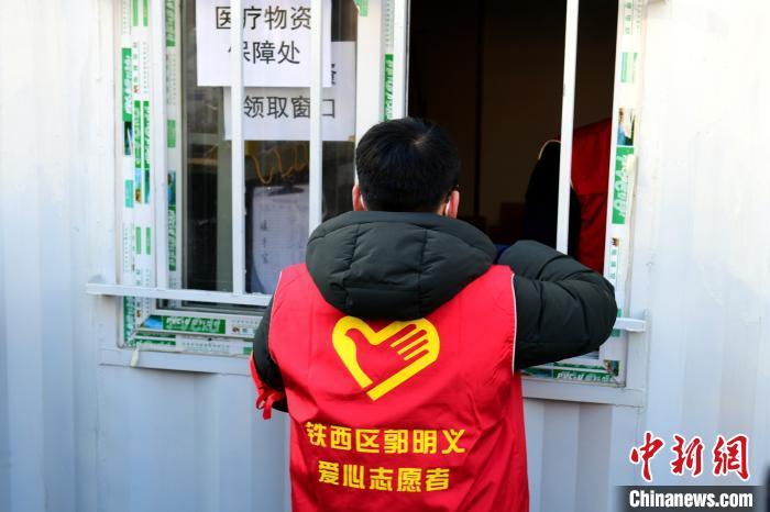 領防護用品。　鐵西區(qū)委宣傳部 攝
