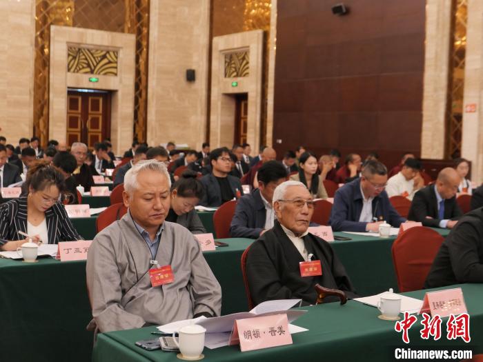 圖為西藏自治區(qū)各族各界慶祝中國共產黨成立100周年座談會現(xiàn)場。　謝牧 攝