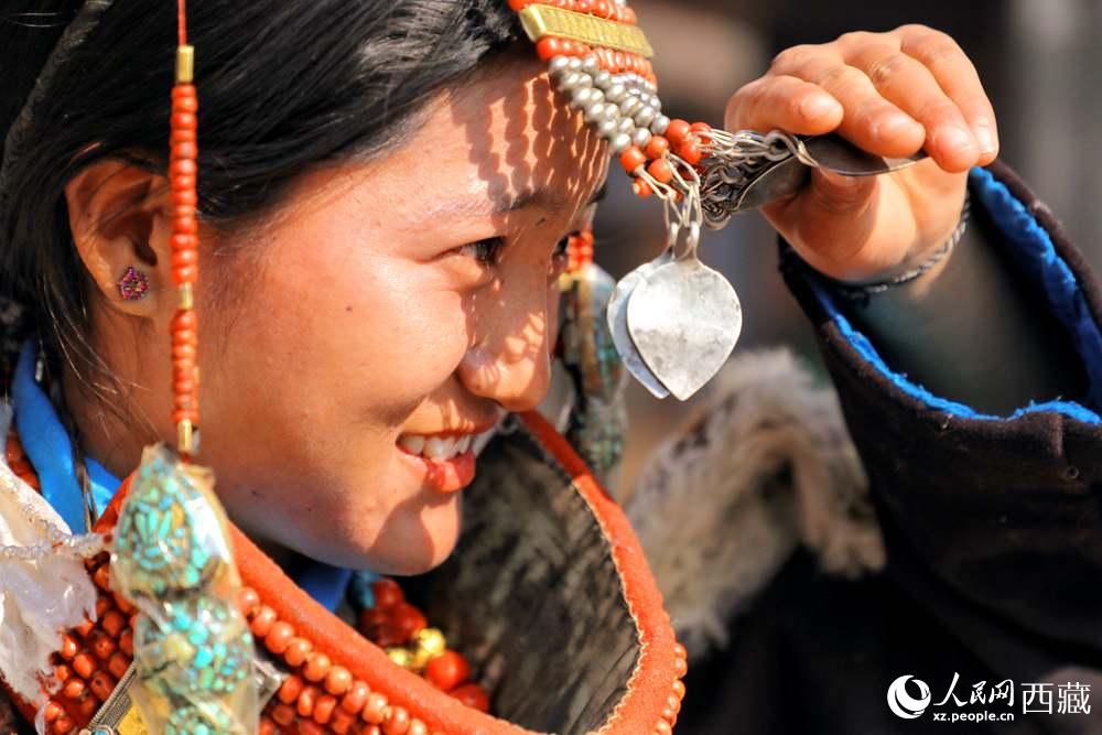撩起“神秘面紗”。人民網(wǎng) 李海霞