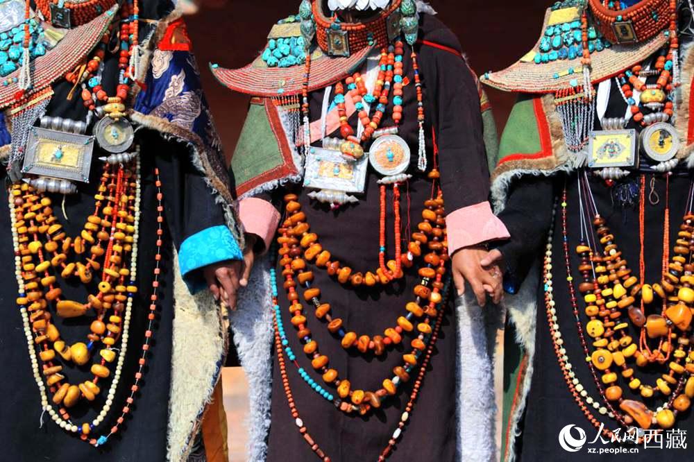 精美的“飛天服飾”。人民網(wǎng) 李海霞攝